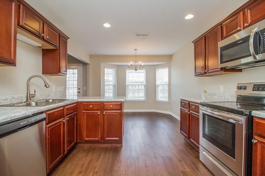 Building Photo - 1105 Sima Shabat Ct
