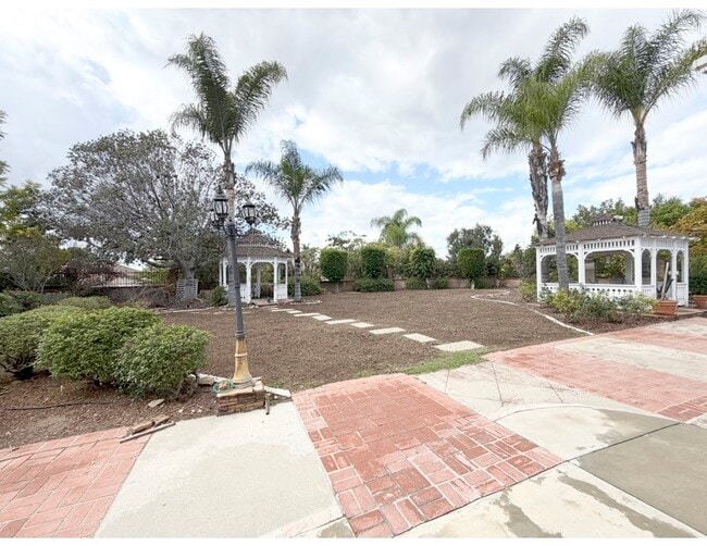 Building Photo - 19852 E Round Hill Ln