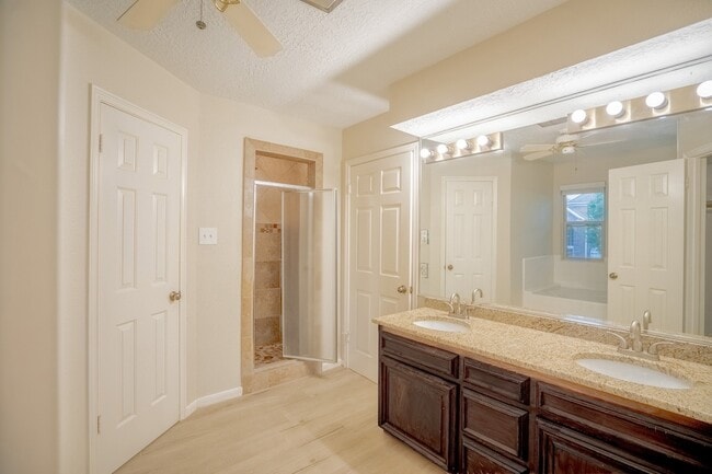 Building Photo - 4219 Meadowchase Ln