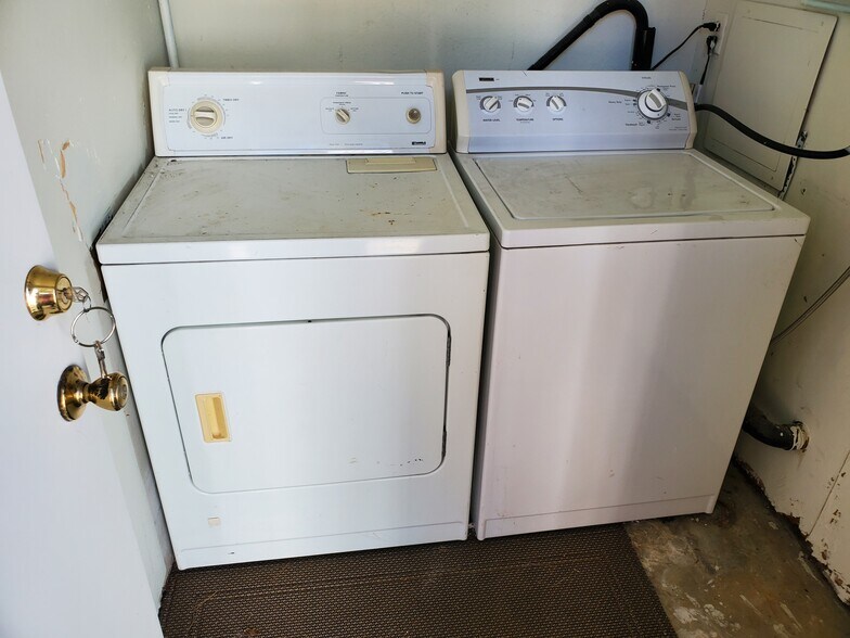 Building Photo - 11012 Aletta Ave