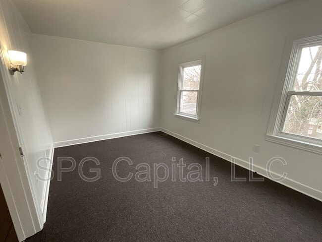 Building Photo - 724 Glen Pl