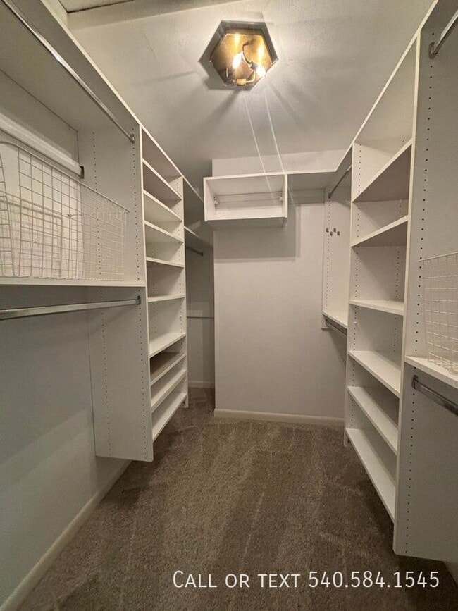 Building Photo - 4978 Hunting Hills Cir