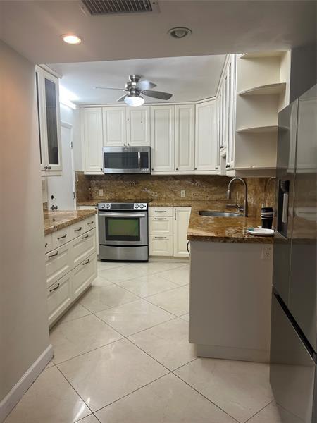 Building Photo - 801 S Ocean Dr