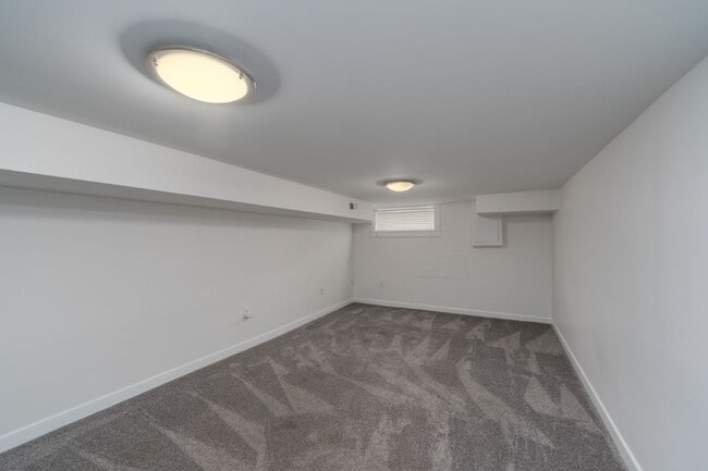 Building Photo - 5 N Linwood Ave