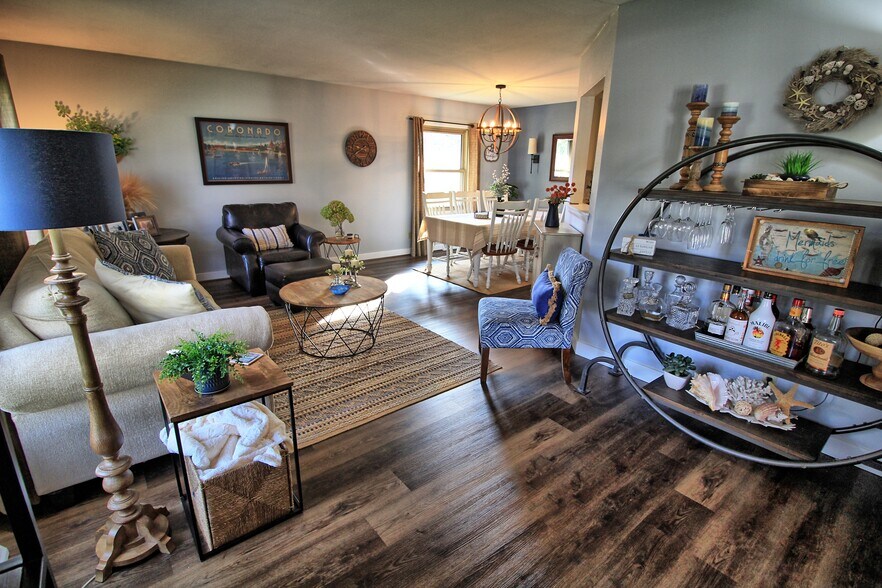 Building Photo - 12049 W Grange Ave