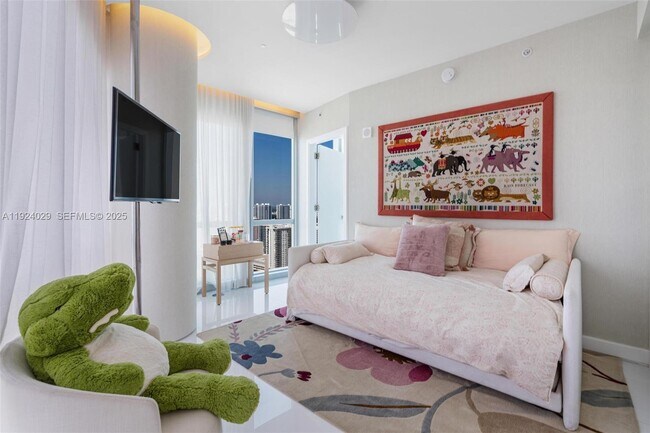 Building Photo - 17121 Collins Ave