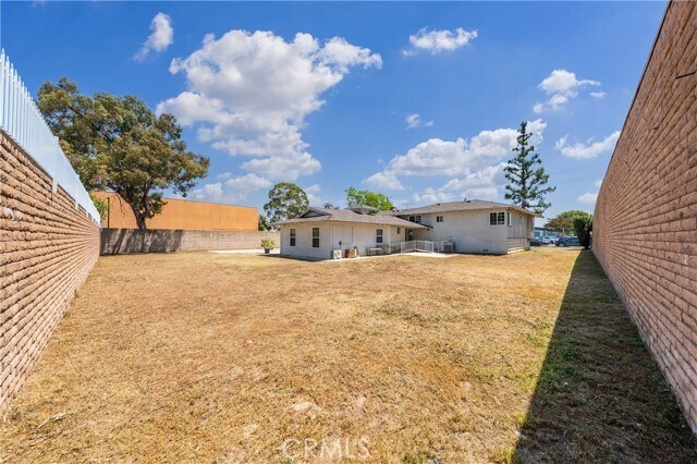 Building Photo - 1345 S Jellick Ave