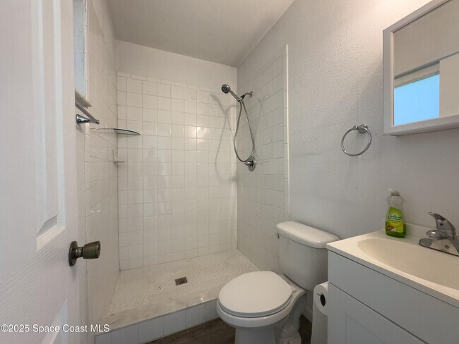 Building Photo - 728 Lund Ct