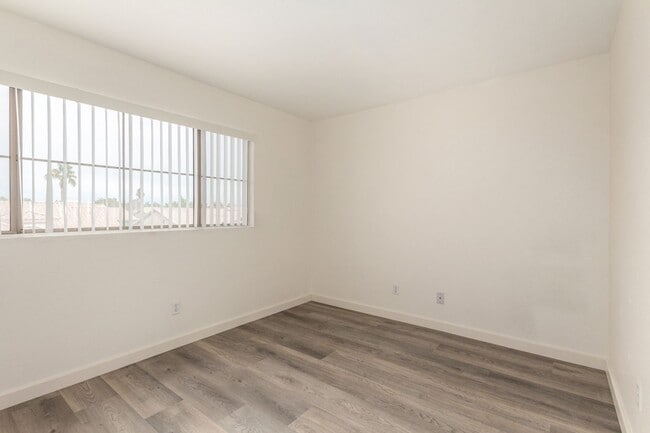 Building Photo - 3 Bedroom / 2.5 bath CORNER Lot in Ahwatukee