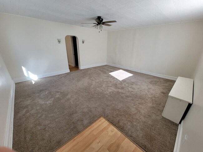 Building Photo - AVAILABLE SEPTEMBER - 1 BED 1 BATH