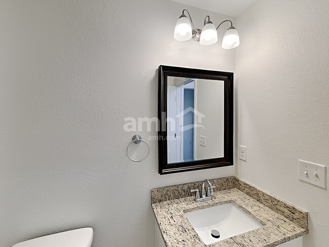 Building Photo - 95475 Creekville Dr