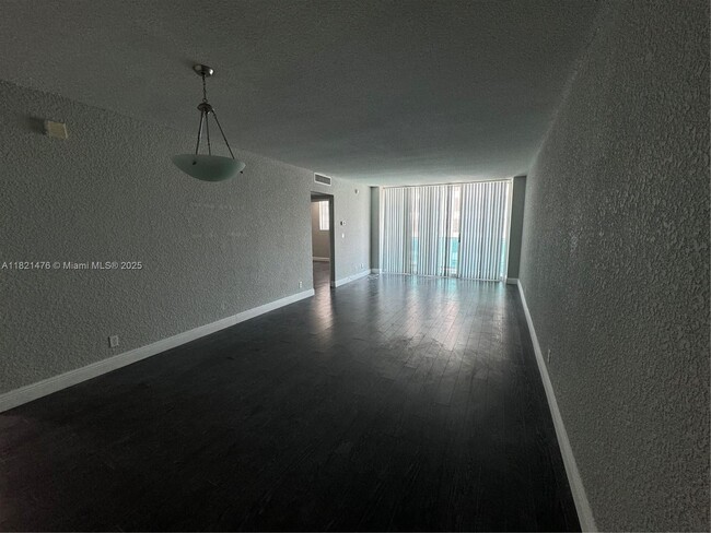 Building Photo - 4001 S Ocean Dr