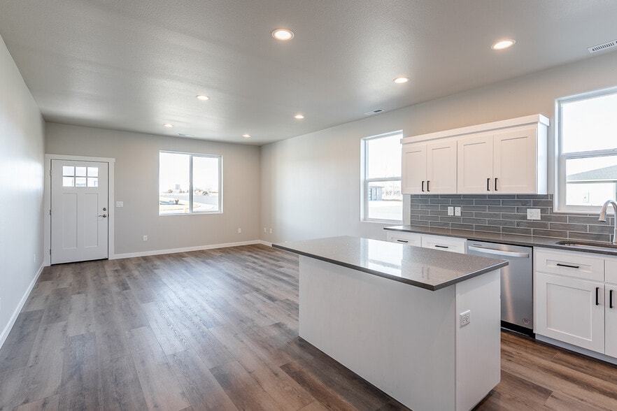 Building Photo - 4075 Quinn Dr NE