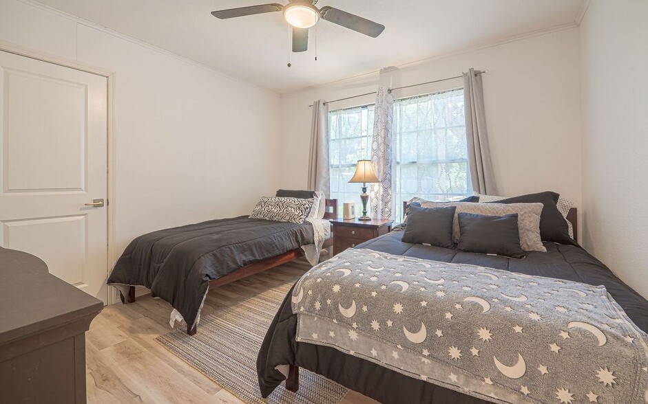 Building Photo - 418 Shannon Lee St