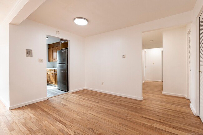 Building Photo - 70 Farmington Ave