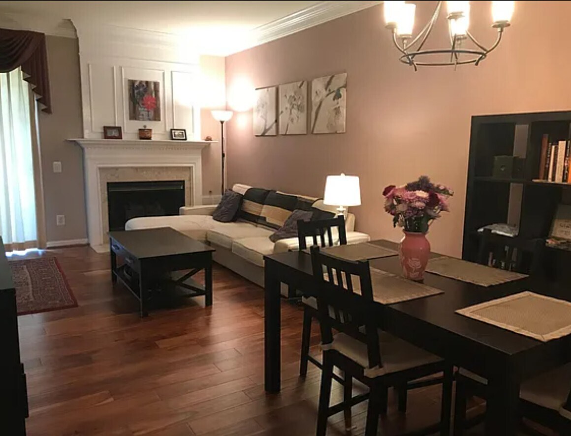 Building Photo - 1813 Kenwood Ave