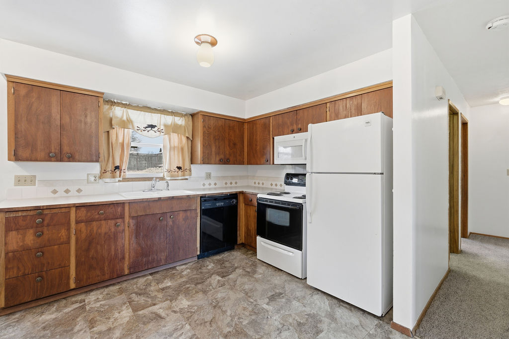 Kitchen - 12202 E 10th Ave