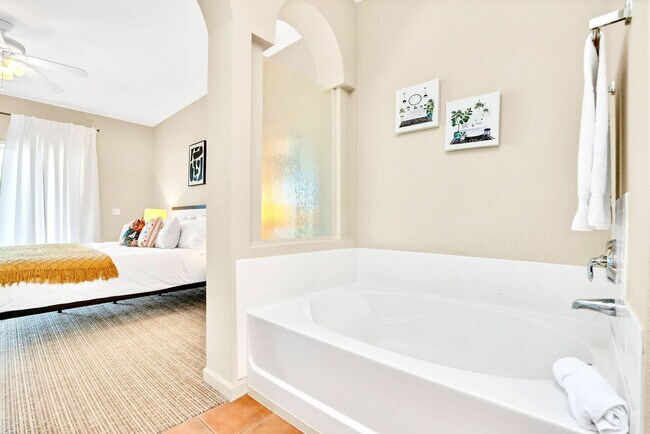 Building Photo - 14200 Avalon Rd