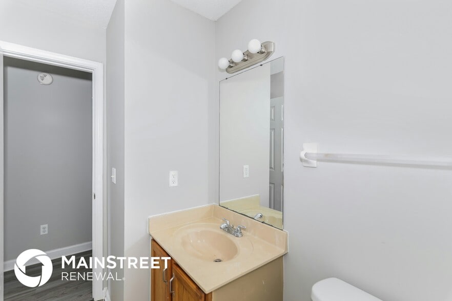 Building Photo - 6722 N Regency Park Cir