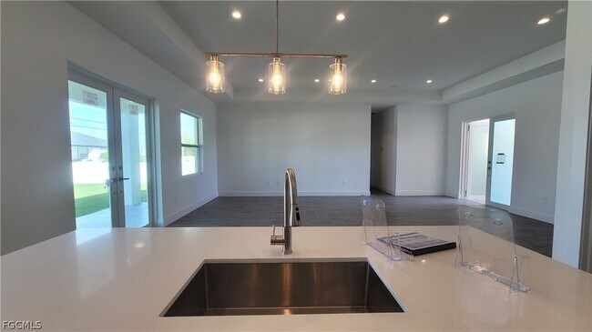 Building Photo - 412 SW 28th Ave