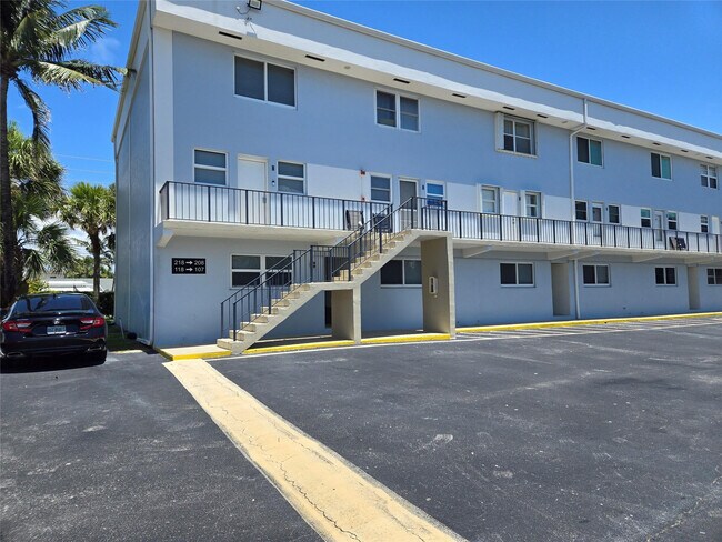 Building Photo - 505 NE 20th Ave