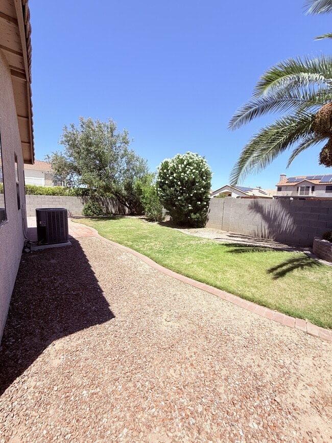 Building Photo - 8010 N Siskiyou Dr