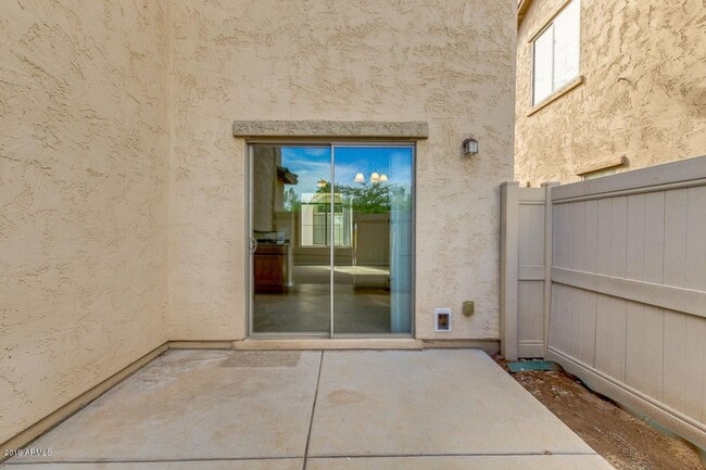 Building Photo - Beautiful home for rent