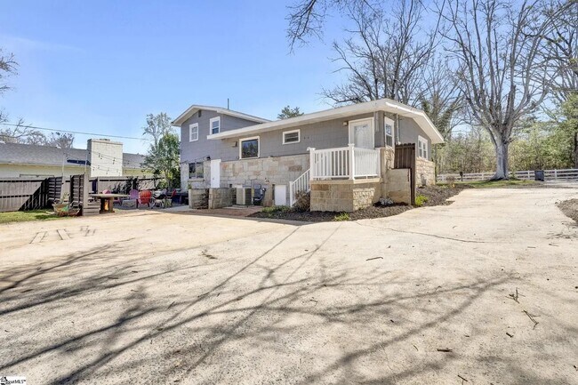 Building Photo - 237 Old Grove Rd