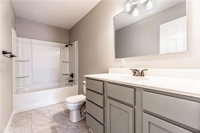 Building Photo - 1014 N Hico St