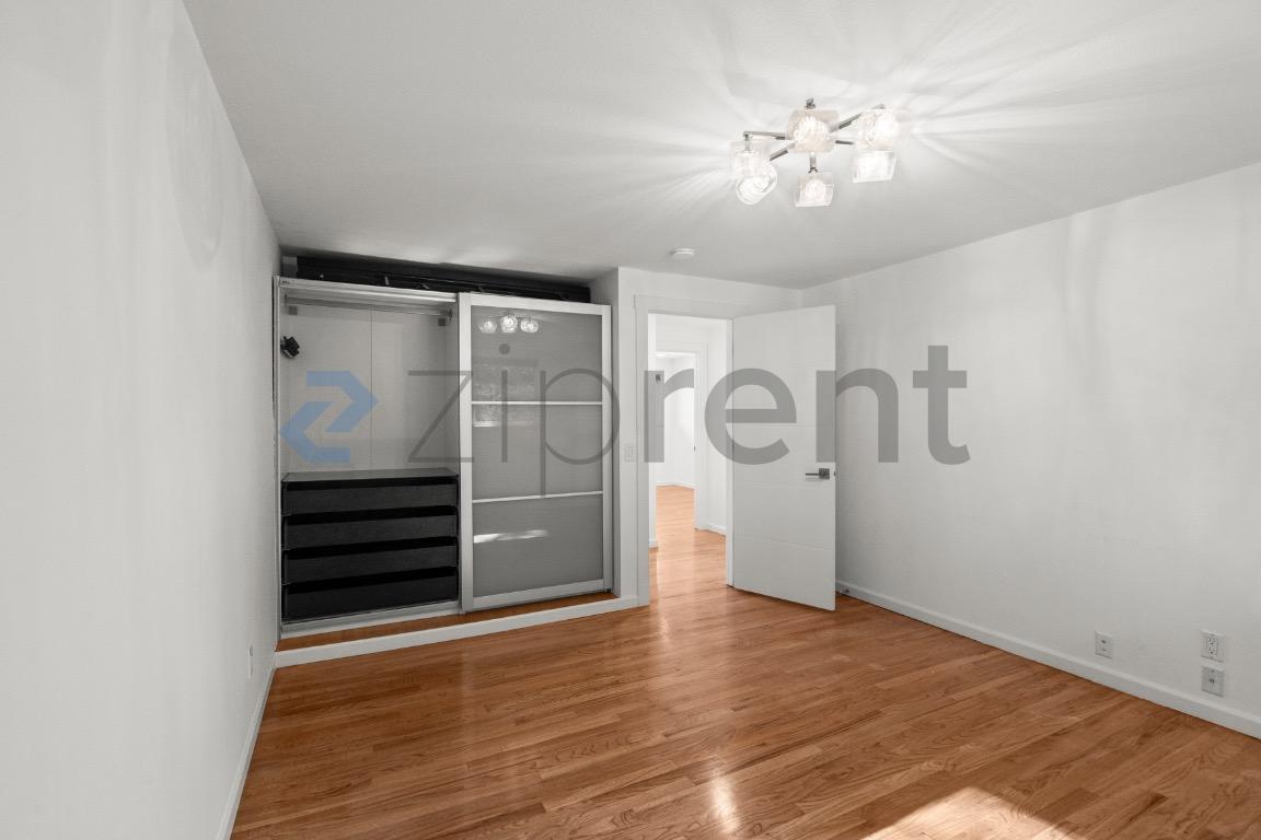 Building Photo - Unit