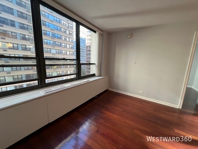 Building Photo - 222 E Pearson St