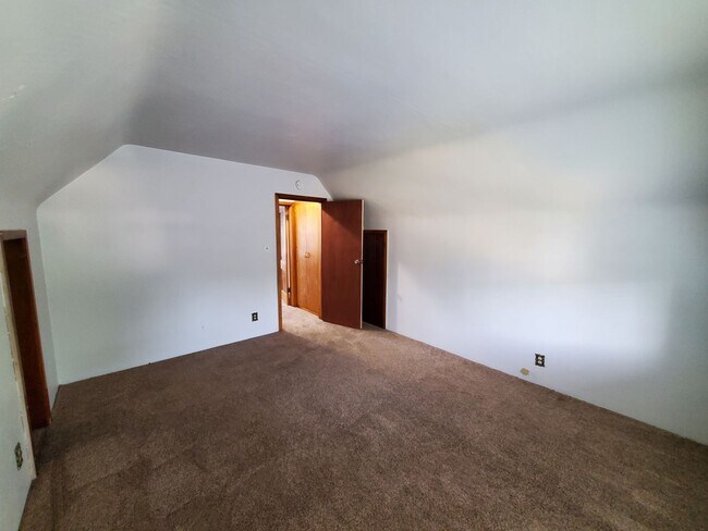 Building Photo - 534 Hope Ave