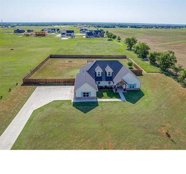 Building Photo - 22830 N Rockwell Ave