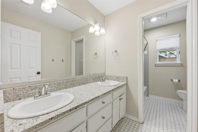 Building Photo - 205 Tellus St