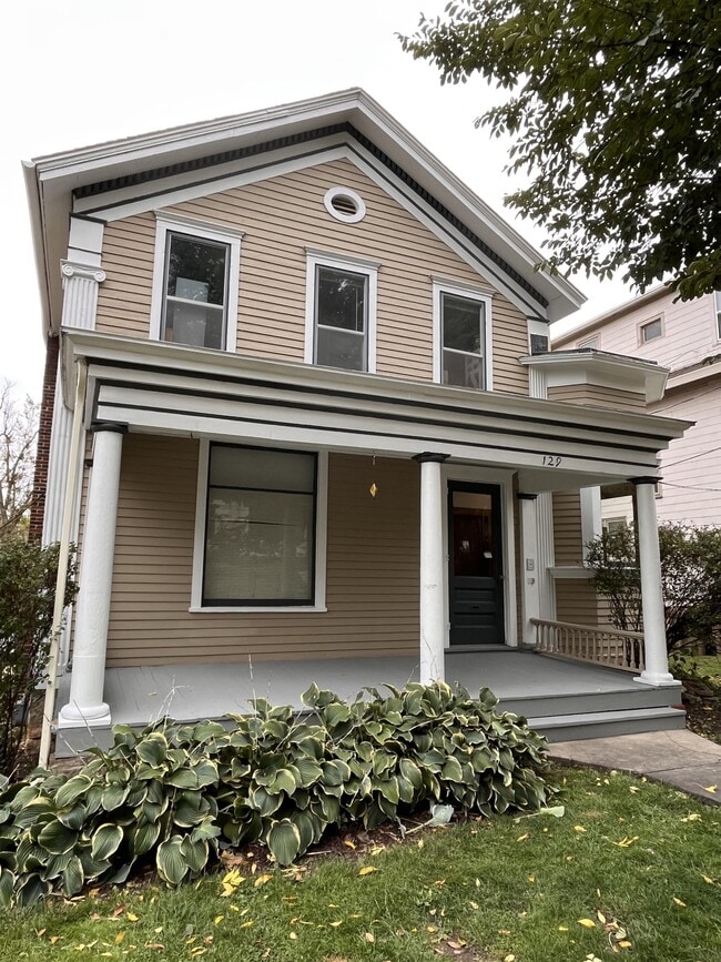 Building Photo - 129 E Gorham St