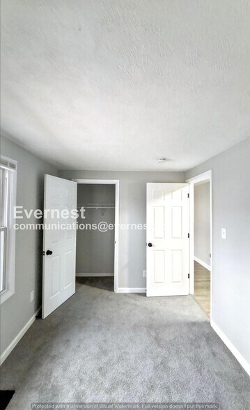 Building Photo - 949 S Harris Ave