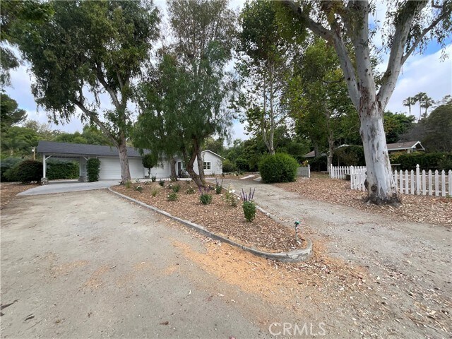 Building Photo - 2029 Las Palomas Dr