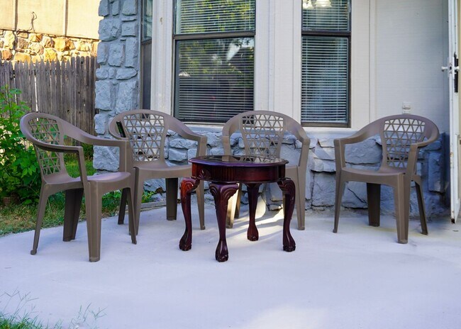 Building Photo - Updated 3-Bedroom with Vaulted Ceilings and Corner Lot Charm