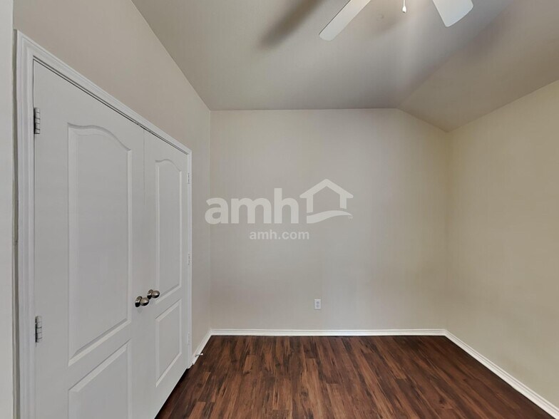 Building Photo - 9053 Weller Ln