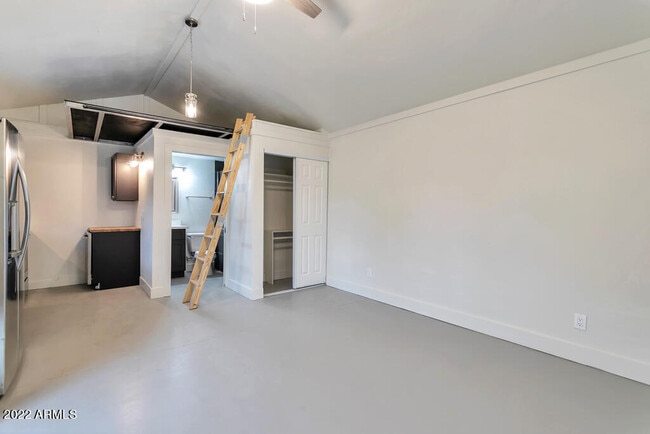 Building Photo - 1638 E Granada Rd
