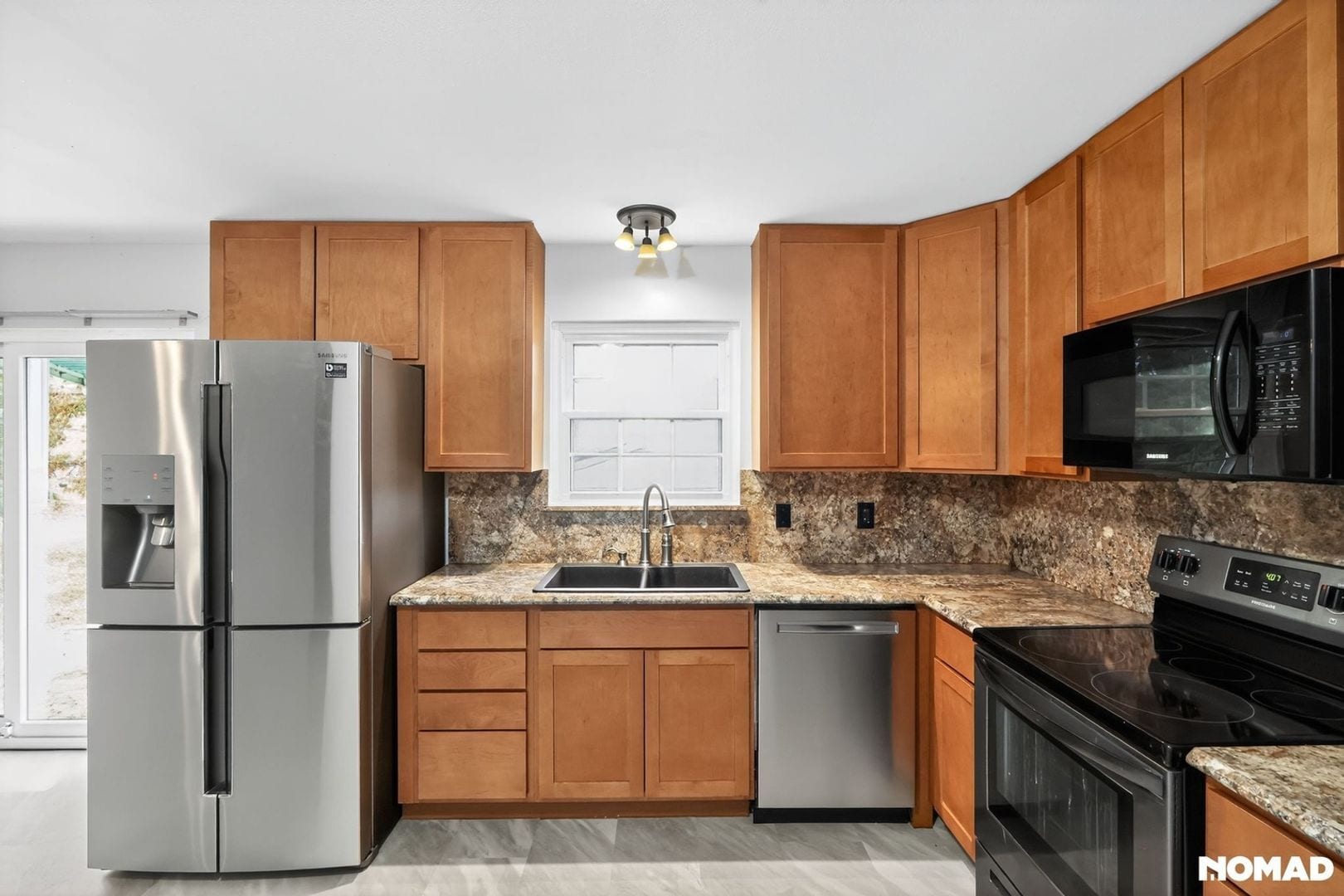 Building Photo - 2354 Jackson Dr