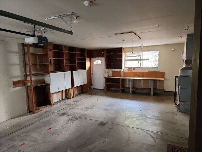 Building Photo - Clinton Dr