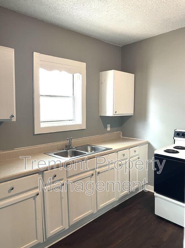Building Photo - 1241 E 35th St