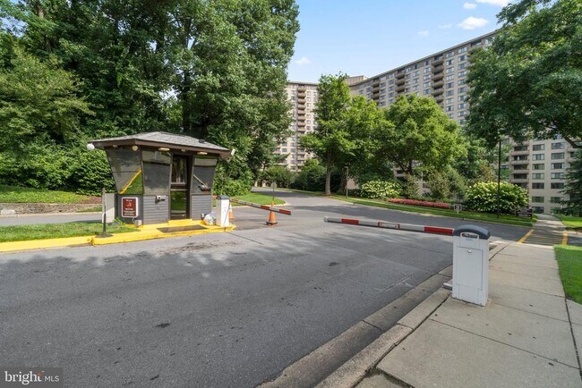 Building Photo - 5225 Pooks Hill Rd