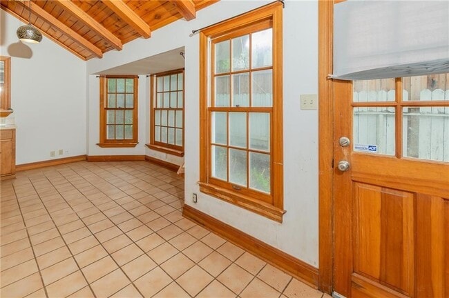 Building Photo - 2404 Schulle Ave