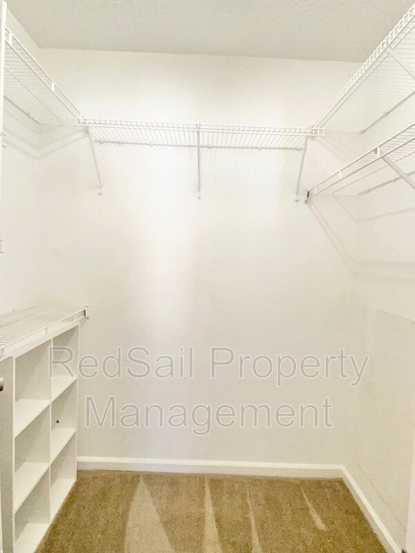 Building Photo - 204 Gate House Rd