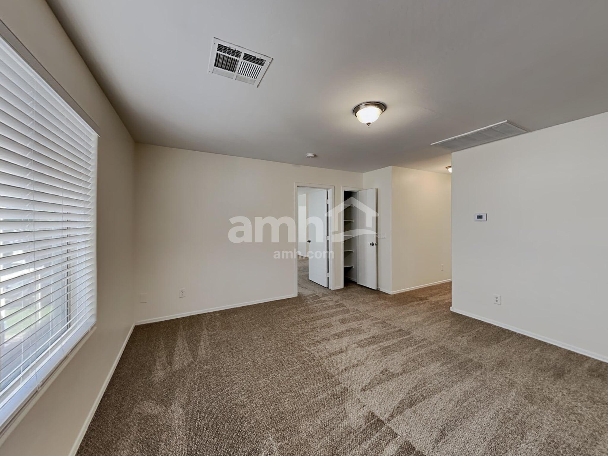 Building Photo - 3542 E Terrace Ave