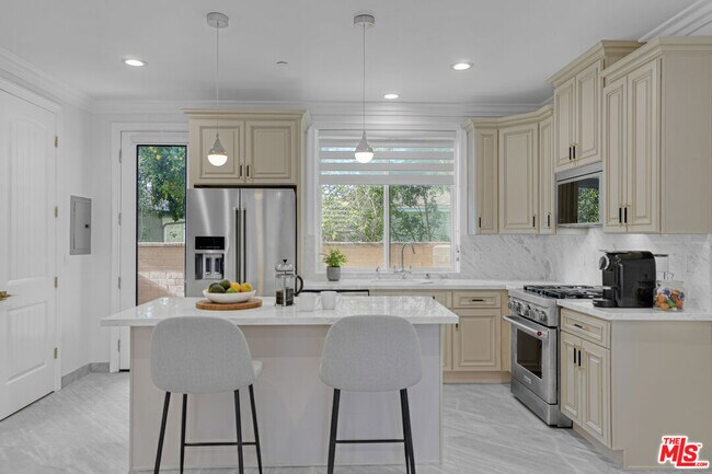 Building Photo - 2017 S Centinela Ave