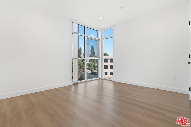 Building Photo - 160 Chestnut St