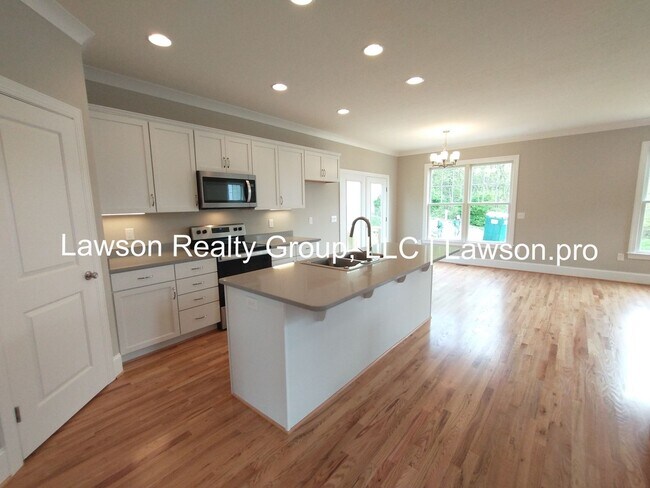 Building Photo - Upscale Three Bedroom in Colonial Green with Garage
